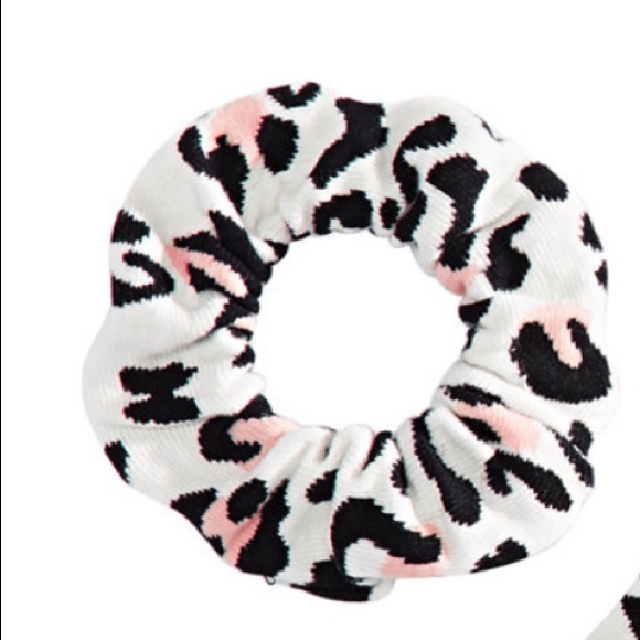 Jenni Two pair crew socks and one matching scrunchie set NWT - Picture 2 of 4